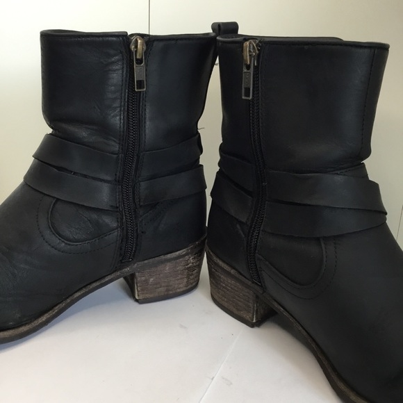 COPY - Ugg Women's Shoes Rugged Black Booties Size 6 - Picture 4 of 16